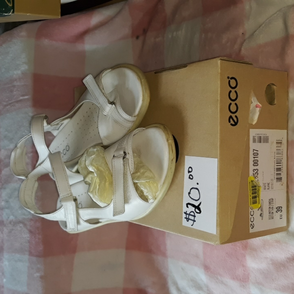 Womens size 8 1/2 ecco sandals
